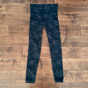 Spanx size medium blue camouflage print leggings